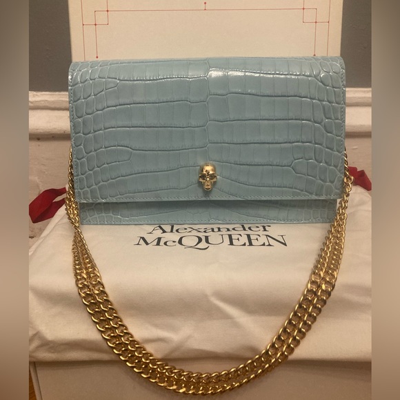 BNIB ALEXANDER McQUEEN Medium Skull Bag in Light Blue with Gold Hardware - Picture 2 of 5
